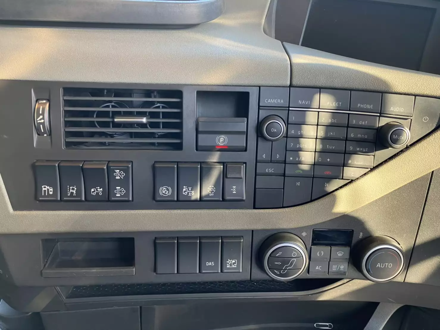 令和01年/平成31年09月中古大型トラクタヘッドボルボボルボの画像22