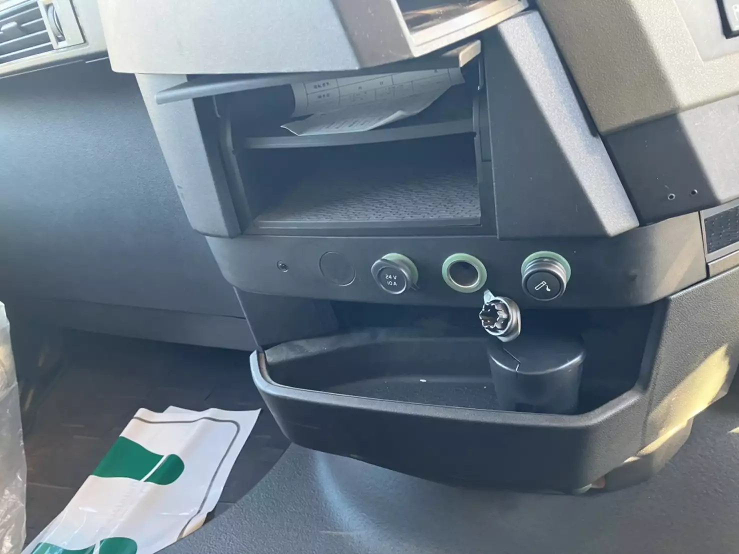 令和01年/平成31年09月中古大型トラクタヘッドボルボボルボの画像24