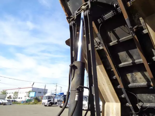 平成25年10月中古大型ダンプ三菱ふそうスーパーグレートの画像23