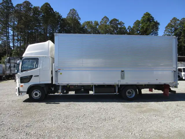 未使用車 令和5年 日野 4tアルミウィング 6200ワイド MT 240馬力 積載:2,500kg バックモニター ETC2.0の画像8