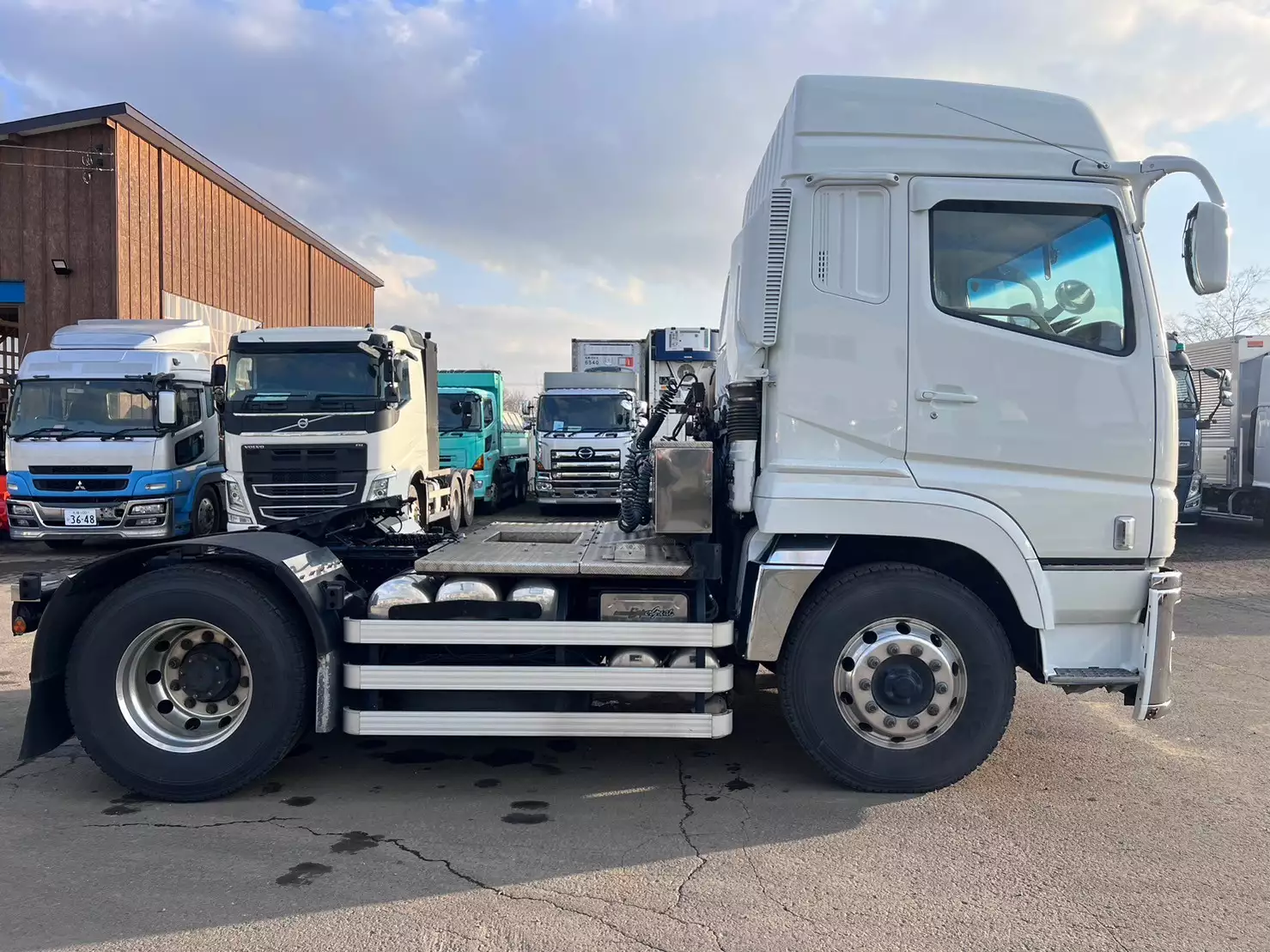 平成28年06月中古大型トラクタヘッド三菱ふそうスーパーグレートの画像4