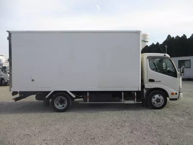 平成29年09月中古小型冷凍バン・ウィング日野デュトロの画像4