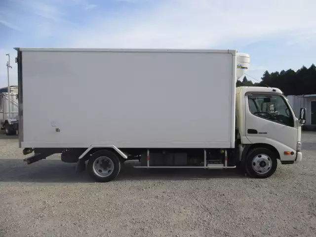 平成29年09月中古小型冷凍バン・ウィング日野デュトロの画像4