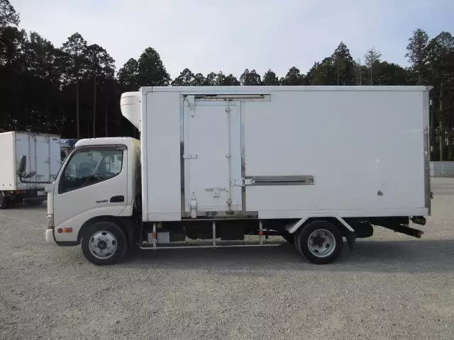 平成29年09月中古小型冷凍バン・ウィング日野デュトロの画像8