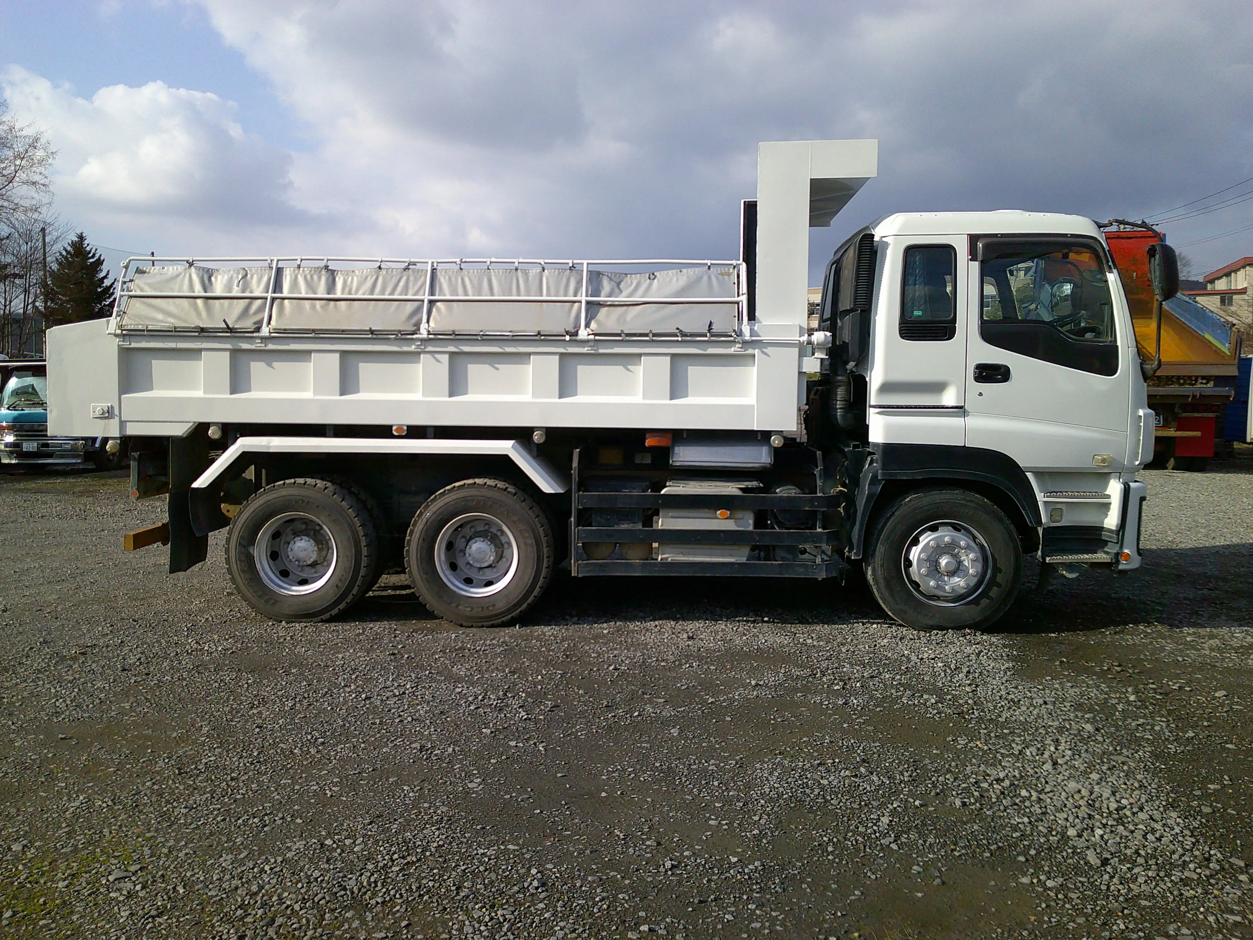 平成26年10月中古大型ダンプいすゞギガの画像3