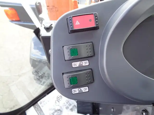 未使用車 令和5年 日立 ZW30-5B スパイクタイヤ ヒーター 3hの画像45