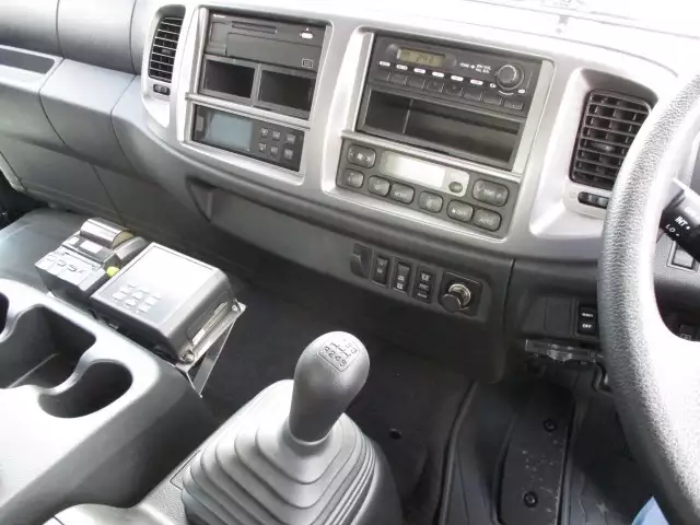 平成28年06月中古中型冷凍バン・ウィング日野レンジャーの画像15