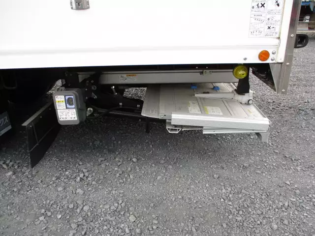 平成28年06月中古中型冷凍バン・ウィング日野レンジャーの画像5