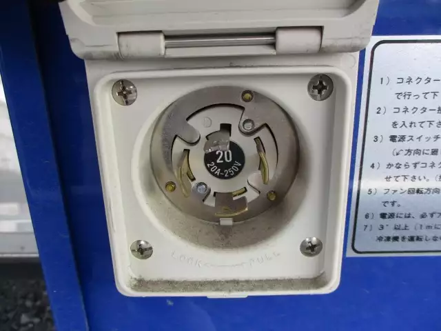 平成28年06月中古中型冷凍バン・ウィング日野レンジャーの画像9