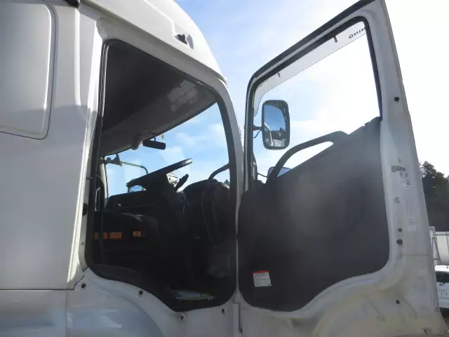 平成26年12月中古大型トラクタヘッド日野プロフィアの画像25