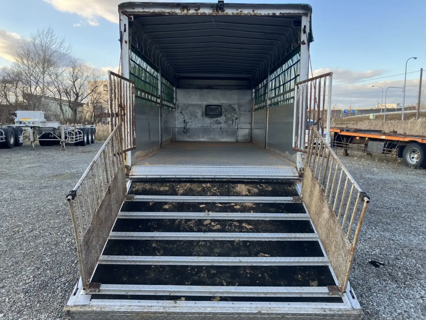 平成10年07月中古中型平ボディ三菱ふそうファイターの画像12