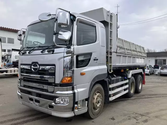 平成28年05月中古大型ダンプ日野プロフィアの画像1