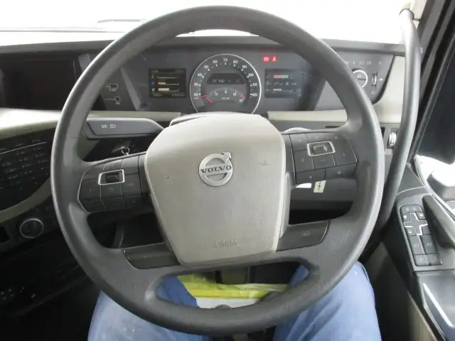 平成30年04月中古大型トラクタヘッドボルボボルボの画像39