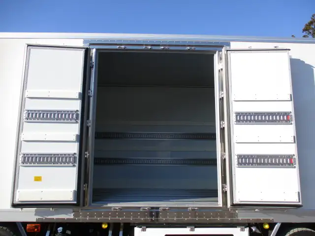 令和5年　三菱　4軸低床　冷蔵冷凍車　394馬力　AT　積載12,700㎏　菱重　2エバ　スタンバイ付の画像26