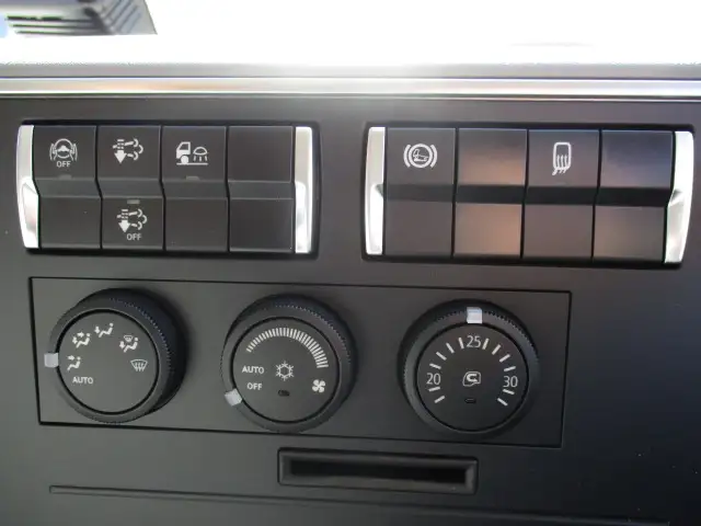 令和5年　三菱　4軸低床　冷蔵冷凍車　394馬力　AT　積載12,700㎏　菱重　2エバ　スタンバイ付の画像34