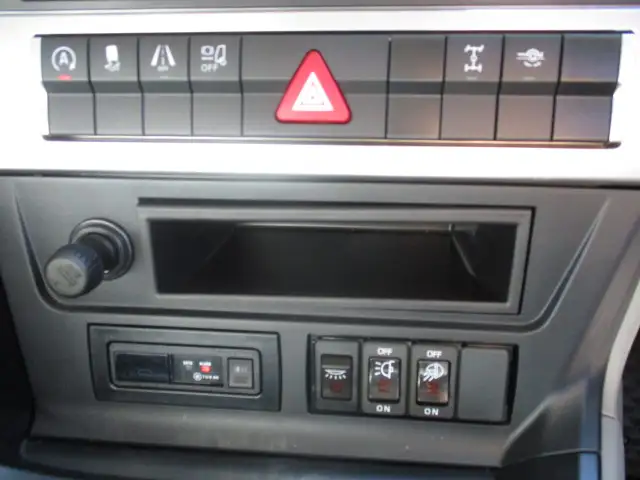 令和5年　三菱　4軸低床　冷蔵冷凍車　394馬力　AT　積載12,700㎏　菱重　2エバ　スタンバイ付の画像35