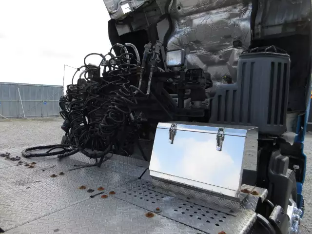 平成27年09月中古大型トラクタヘッド日野プロフィアの画像24