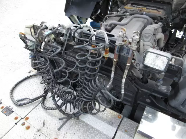 平成27年09月中古大型トラクタヘッド日野プロフィアの画像25