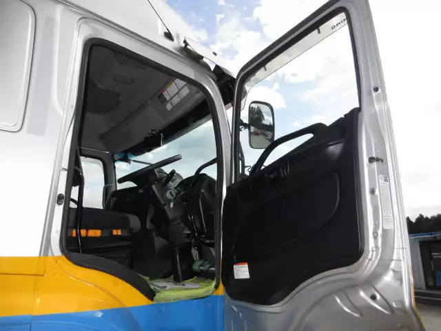 平成27年09月中古大型トラクタヘッド日野プロフィアの画像28