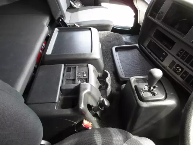 平成27年09月中古大型トラクタヘッド日野プロフィアの画像31