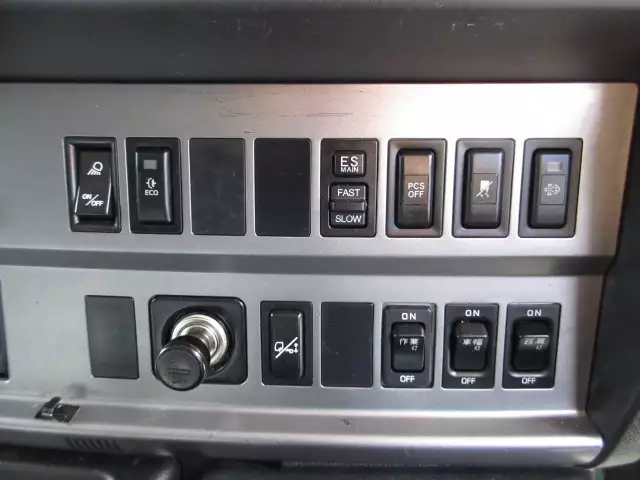 平成27年09月中古大型トラクタヘッド日野プロフィアの画像36