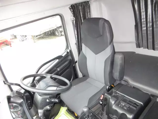 平成27年09月中古大型トラクタヘッド日野プロフィアの画像45