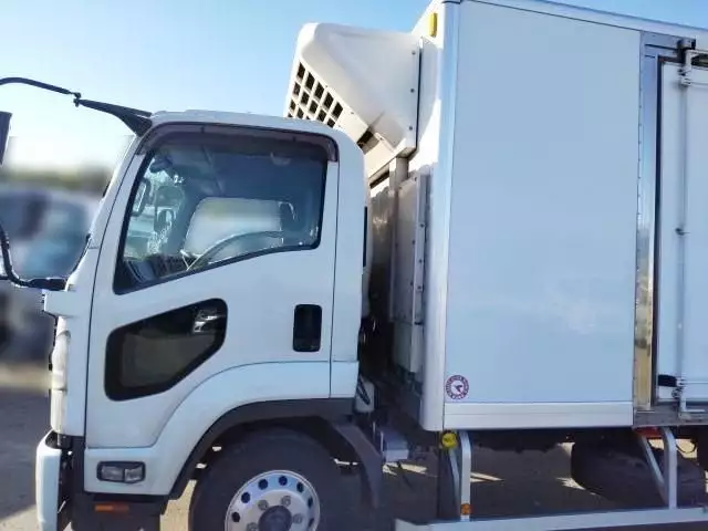 平成29年10月中古中型冷凍バン・ウィングいすゞフォワードの画像16