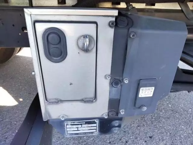 平成29年10月中古中型冷凍バン・ウィングいすゞフォワードの画像18