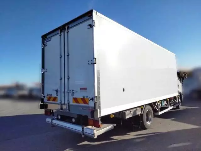 平成29年10月中古中型冷凍バン・ウィングいすゞフォワードの画像3