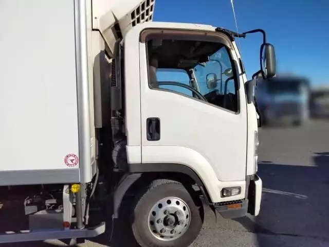 平成29年10月中古中型冷凍バン・ウィングいすゞフォワードの画像24