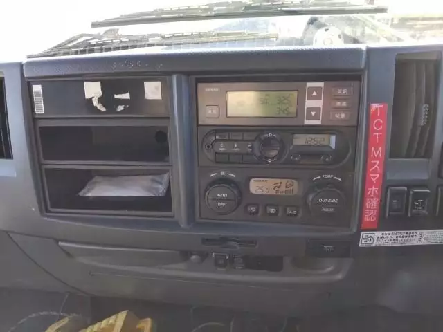 平成29年10月中古中型冷凍バン・ウィングいすゞフォワードの画像7