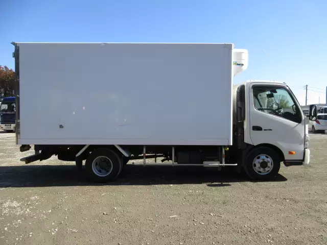 平成30年08月中古小型冷凍バン・ウィング日野デュトロの画像4