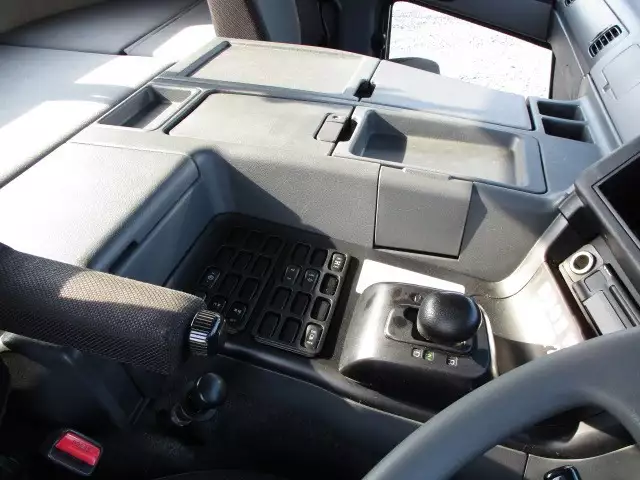 平成25年11月中古大型トラクタヘッド三菱ふそうスーパーグレートの画像36