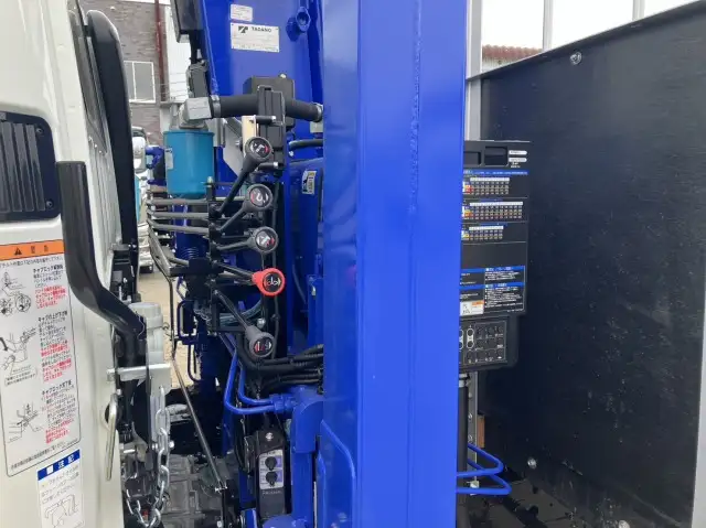 ☆車検付き(R7.2.15)☆ 令和6年 三菱 増トンセルフクレーン タダノ4段 ラジコン 240馬力 MT リーフサス 積載:7,000㎏ 距離:1,000㎞未満の画像14