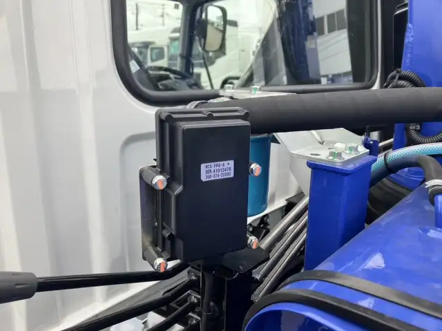 ☆車検付き(R7.2.15)☆ 令和6年 三菱 増トンセルフクレーン タダノ4段 ラジコン 240馬力 MT リーフサス 積載:7,000㎏ 距離:1,000㎞未満の画像16