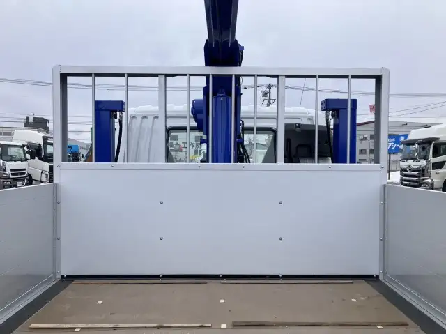 ☆車検付き(R7.2.15)☆ 令和6年 三菱 増トンセルフクレーン タダノ4段 ラジコン 240馬力 MT リーフサス 積載:7,000㎏ 距離:1,000㎞未満の画像17