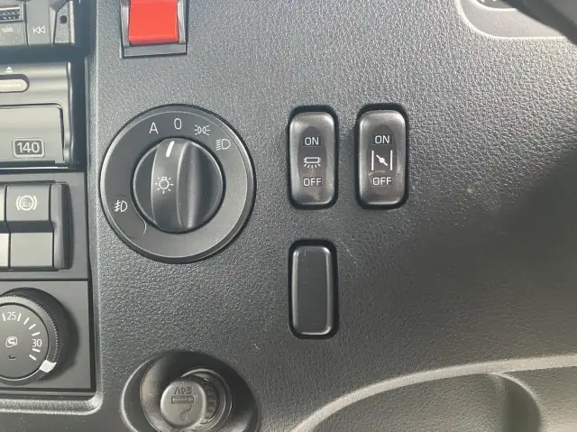 ☆車検付き(R7.2.15)☆ 令和6年 三菱 増トンセルフクレーン タダノ4段 ラジコン 240馬力 MT リーフサス 積載:7,000㎏ 距離:1,000㎞未満の画像52