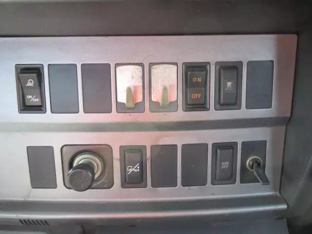 平成17年07月中古大型トラクタヘッド日野日野の画像18