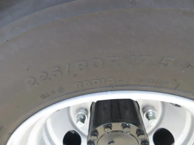 未使用車 令和6年 日野 4tウィング格納ゲート付 6200ワイド 240馬力 MT 積載:2,250㎏ ETC2.0 バックモニターの画像13