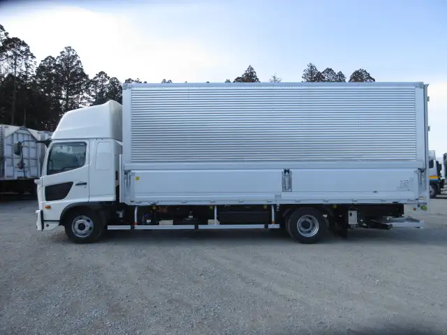 未使用車 令和6年 日野 4tウィング格納ゲート付 6200ワイド 240馬力 MT 積載:2,250㎏ ETC2.0 バックモニターの画像8