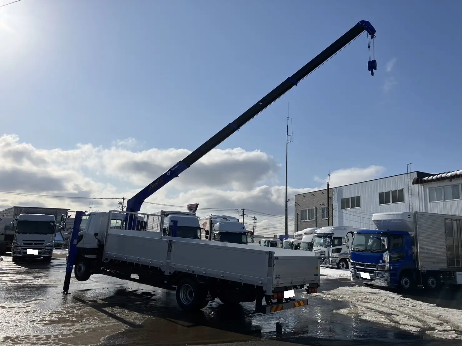 【荷台L6500‼】☆車検付き(R6.12.25)☆　令和5年　三菱　増トンセルフクレーン　タダノ4段　ラジコン　240馬力　MT 　リーフサス　積載：7,100㎏　距離：1000㎞以下　の画像13