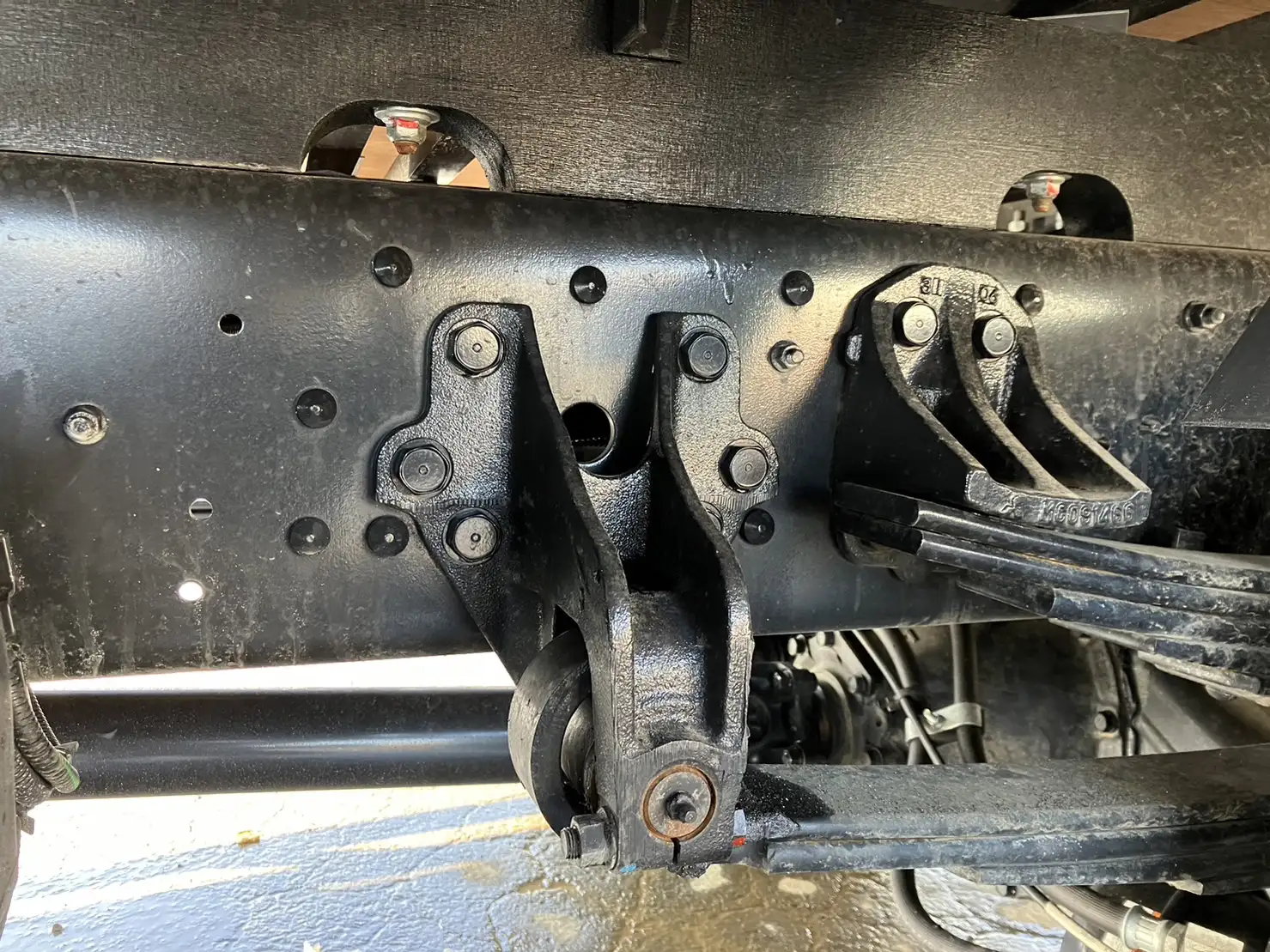 【荷台L6500‼】☆車検付き(R6.12.25)☆ 令和5年 三菱 増トンセルフクレーン タダノ4段 ラジコン 240馬力 MT リーフサス 積載:7,100㎏ 距離:1000㎞以下 の画像24