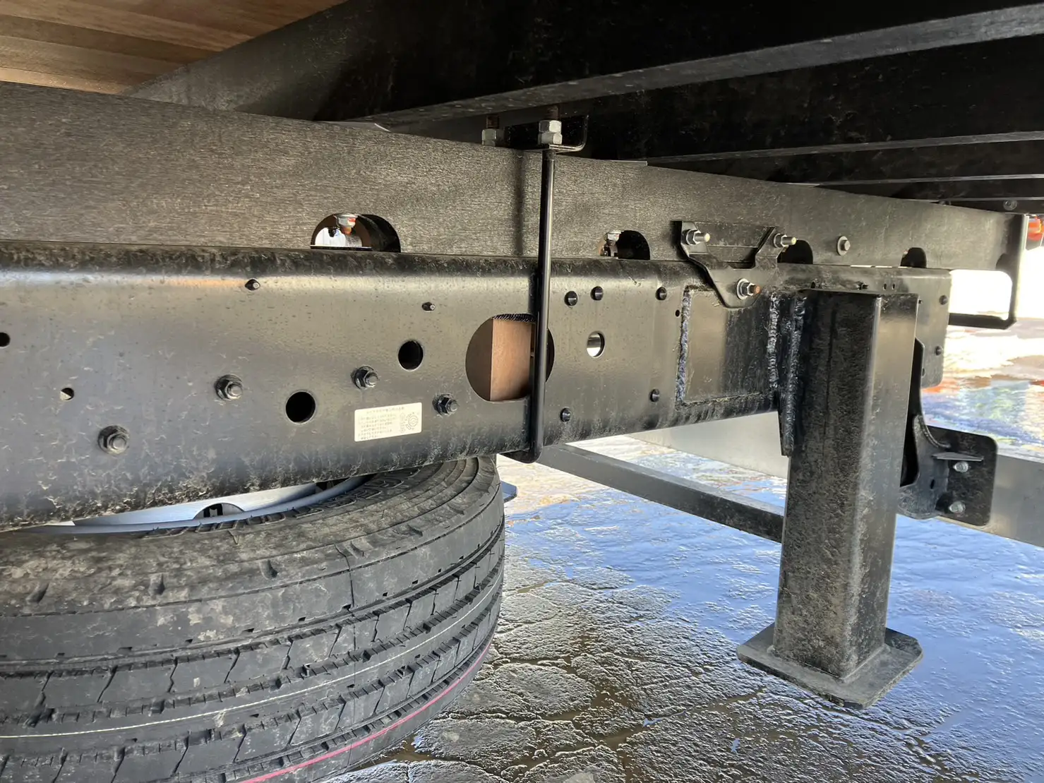 【荷台L6500‼】☆車検付き(R6.12.25)☆　令和5年　三菱　増トンセルフクレーン　タダノ4段　ラジコン　240馬力　MT 　リーフサス　積載：7,100㎏　距離：1000㎞以下　の画像26