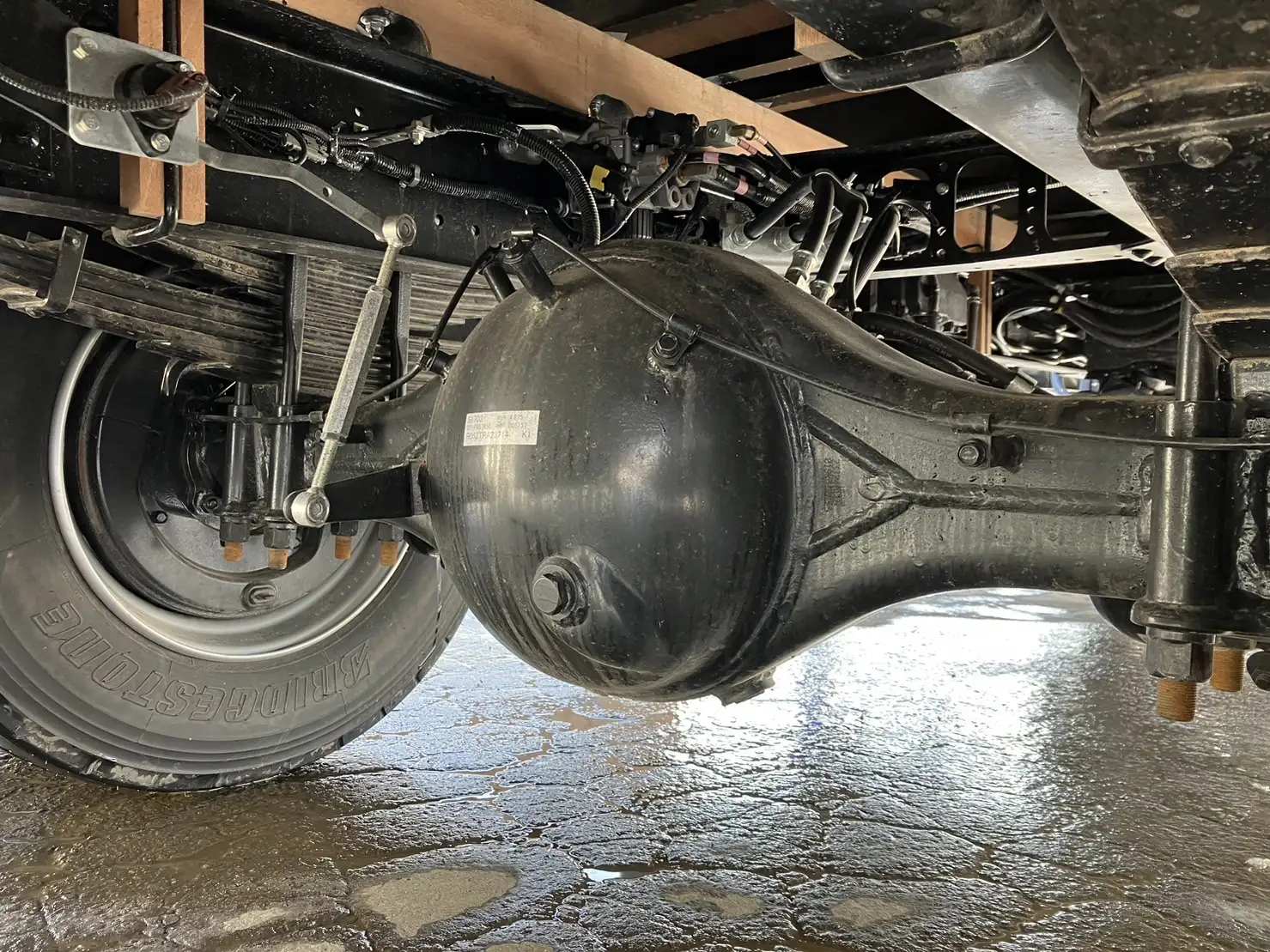 【荷台L6500‼】☆車検付き(R6.12.25)☆ 令和5年 三菱 増トンセルフクレーン タダノ4段 ラジコン 240馬力 MT リーフサス 積載:7,100㎏ 距離:1000㎞以下 の画像28