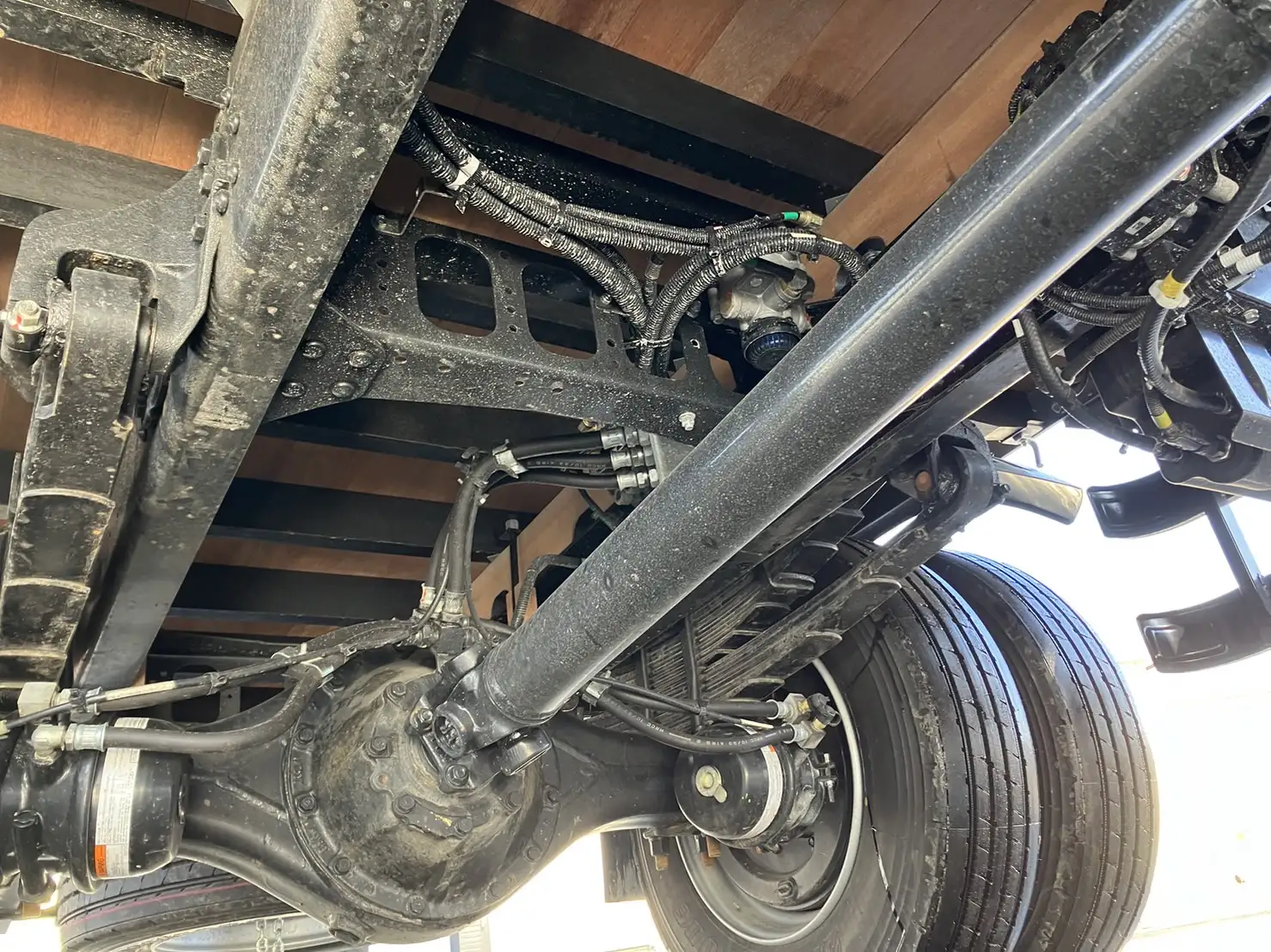 【荷台L6500‼】☆車検付き(R6.12.25)☆　令和5年　三菱　増トンセルフクレーン　タダノ4段　ラジコン　240馬力　MT 　リーフサス　積載：7,100㎏　距離：1000㎞以下　の画像31