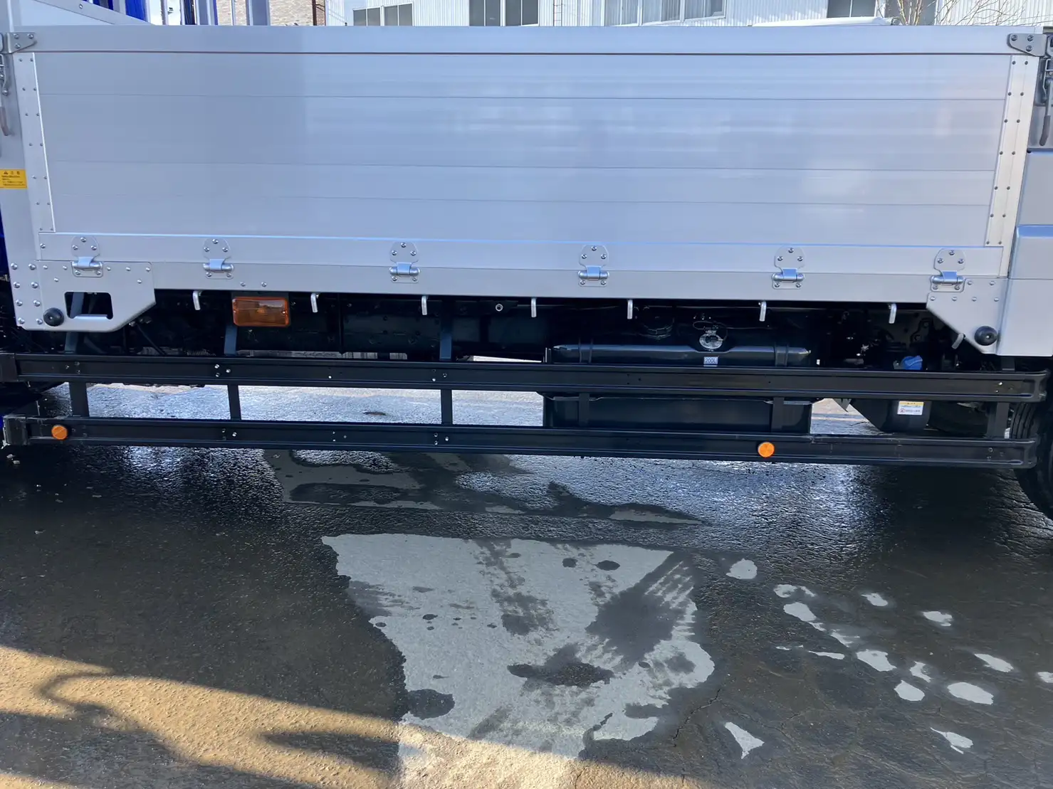 【荷台L6500‼】☆車検付き(R6.12.25)☆ 令和5年 三菱 増トンセルフクレーン タダノ4段 ラジコン 240馬力 MT リーフサス 積載:7,100㎏ 距離:1000㎞以下 の画像34