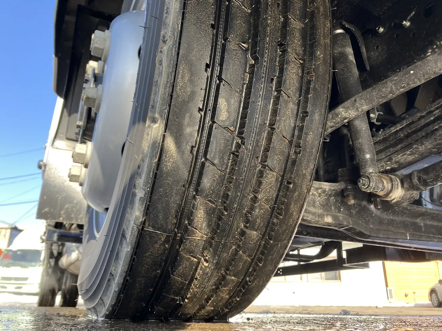 【荷台L6500‼】☆車検付き(R6.12.25)☆ 令和5年 三菱 増トンセルフクレーン タダノ4段 ラジコン 240馬力 MT リーフサス 積載:7,100㎏ 距離:1000㎞以下 の画像40