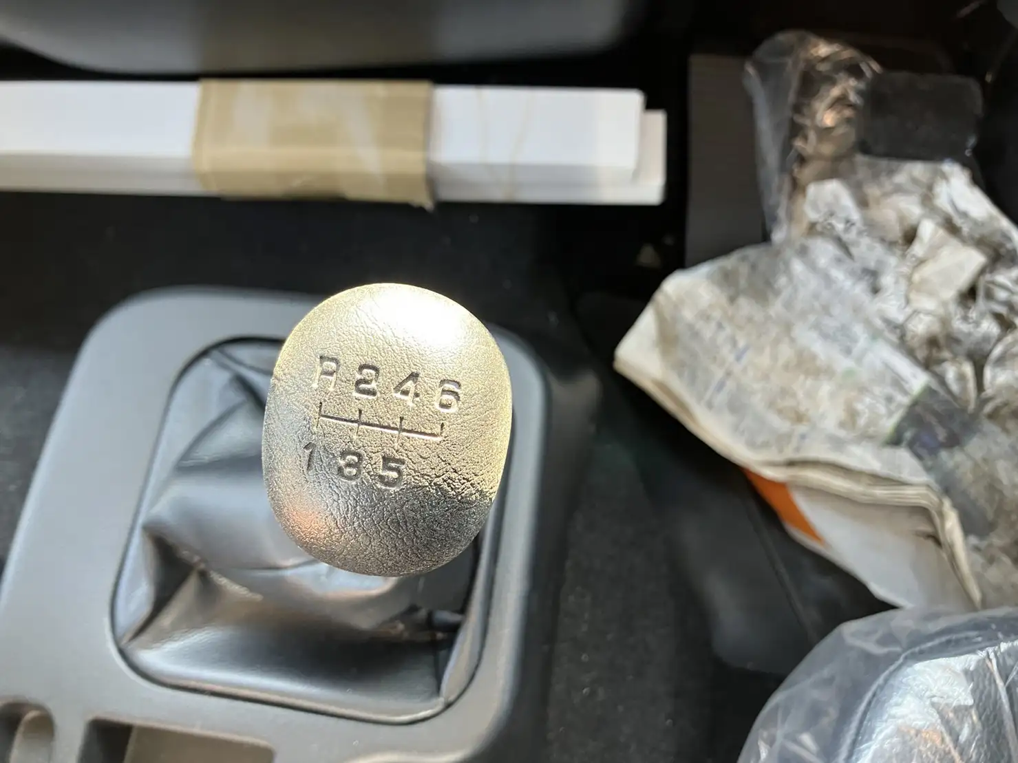 【荷台L6500‼】☆車検付き(R6.12.25)☆ 令和5年 三菱 増トンセルフクレーン タダノ4段 ラジコン 240馬力 MT リーフサス 積載:7,100㎏ 距離:1000㎞以下 の画像46