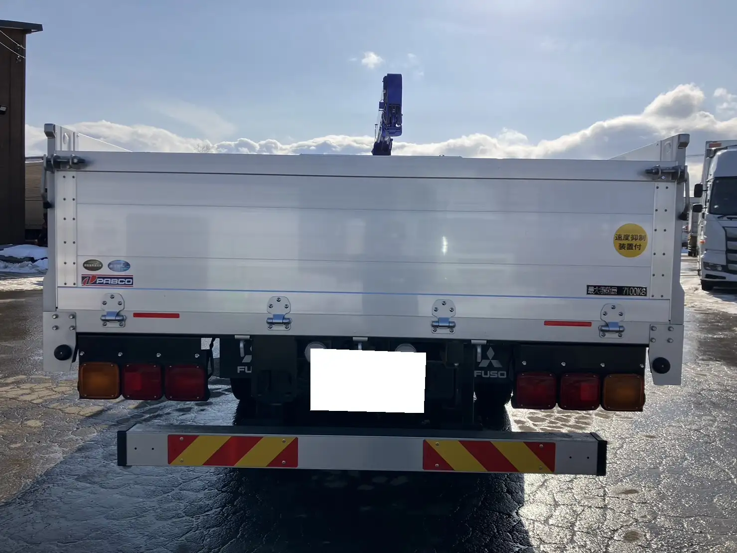 【荷台L6500‼】☆車検付き(R6.12.25)☆　令和5年　三菱　増トンセルフクレーン　タダノ4段　ラジコン　240馬力　MT 　リーフサス　積載：7,100㎏　距離：1000㎞以下　の画像6