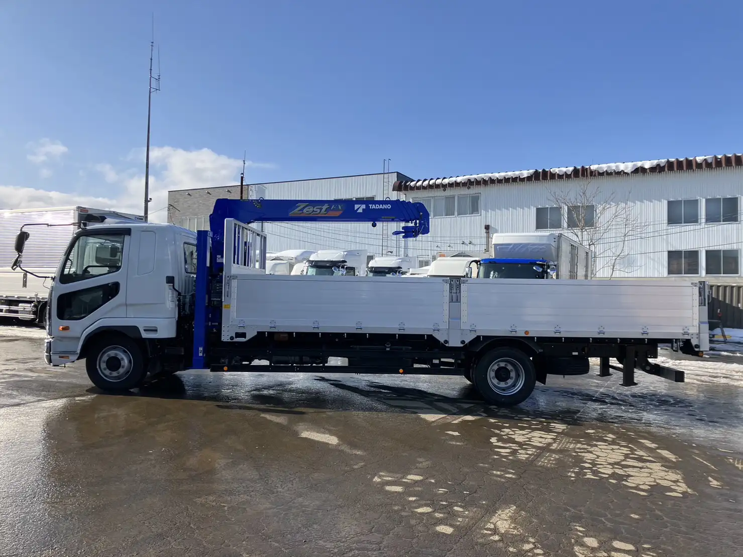 【荷台L6500‼】☆車検付き(R6.12.25)☆　令和5年　三菱　増トンセルフクレーン　タダノ4段　ラジコン　240馬力　MT 　リーフサス　積載：7,100㎏　距離：1000㎞以下　の画像8